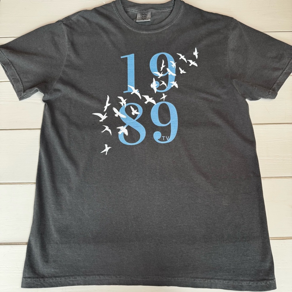 Comfort Colors Gray Screen-printed T-Shirt with Blue 1989 Design